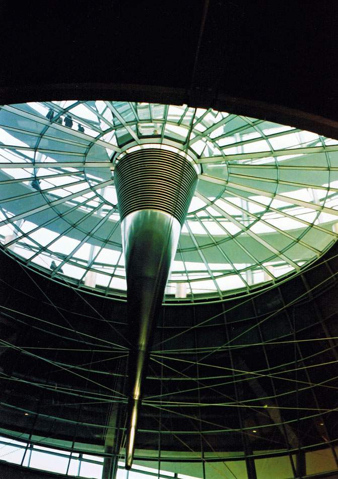 Spiegeltrichter im Zentrum der Reichstagskuppel